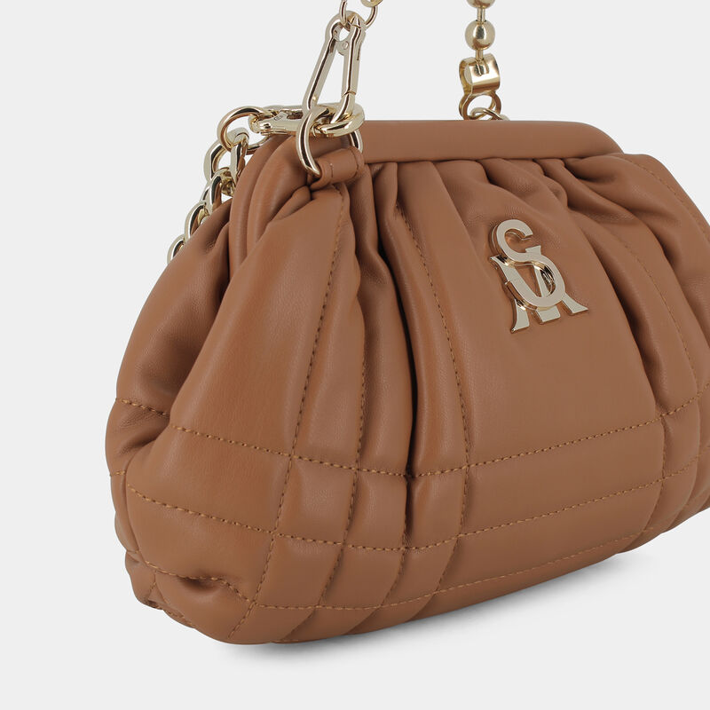 Q  CAMEL I22 da STEVE M BNIKKI | null STEVE MADDEN