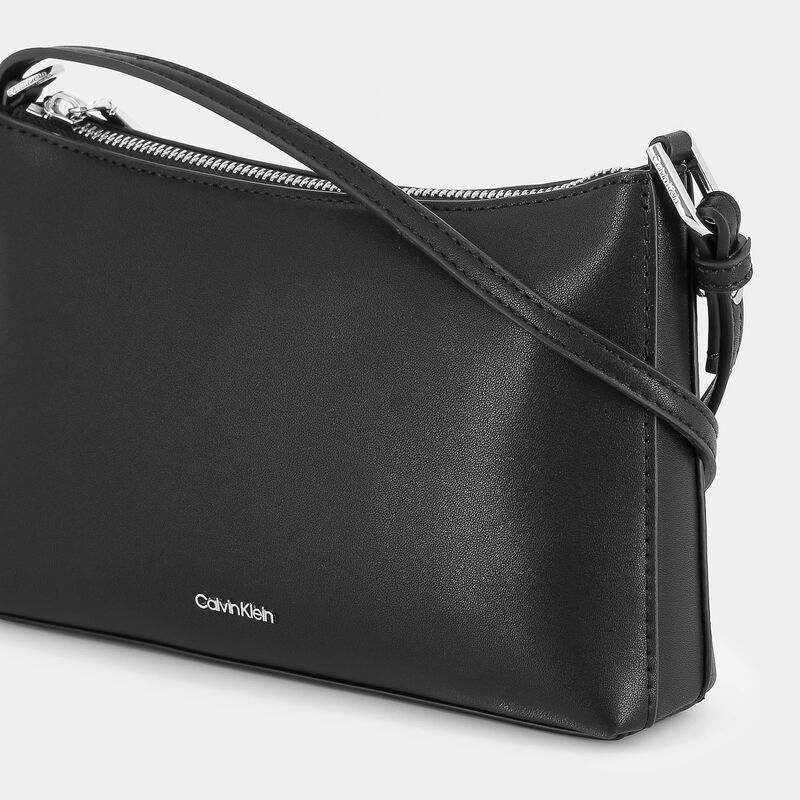 UB1 CK MUST BLACK I25 da CALVIN  3095G | null CALVIN KLEIN